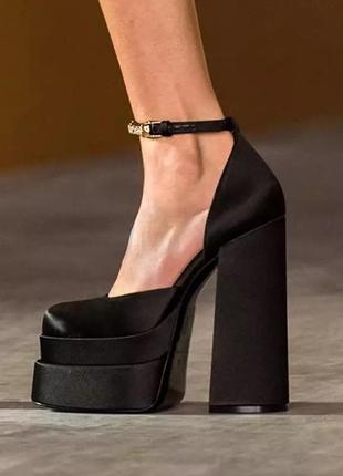 Туфли красные атласные в стиле версаче versace9 фото