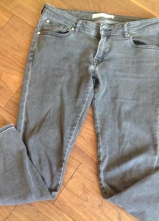 Серые коттоновые джинсы. зауженые и заниженая талия