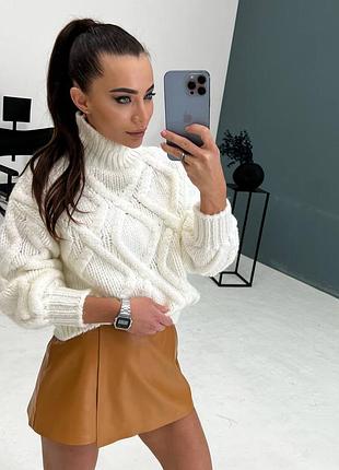 В'язаний светр з аплікацією