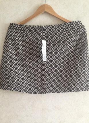 Нова чорно - біла міні спідниця uk 14 від аvenue