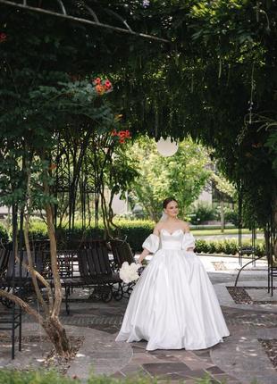 Весільна сукня