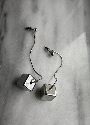 Серьги длинные висюльками висюльки куб кубики