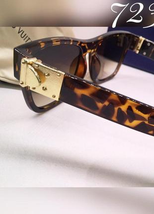 Женские солнцезащитные очки пластиковая оправа коричневые черепаховые3 фото