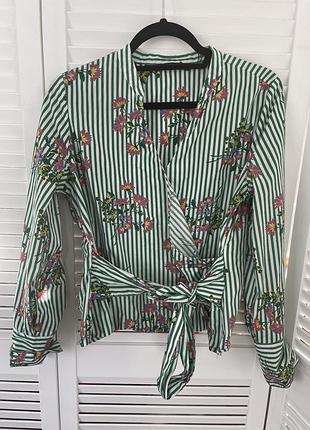Крута блуза в квітку ,укорочена розмір м