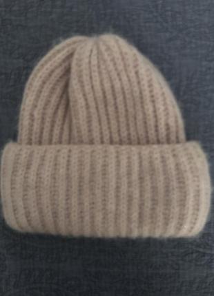 Тепла шапка жіноча