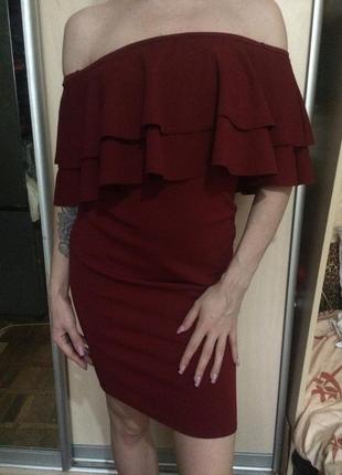 Платье с воланом