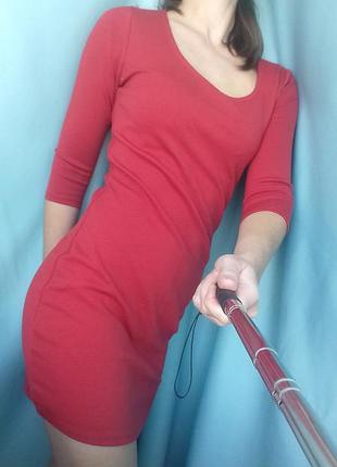 Червоне коротке плаття