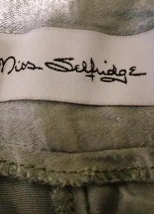 Miss selfridge. атласные штанишки. вискоза. размер 83 фото