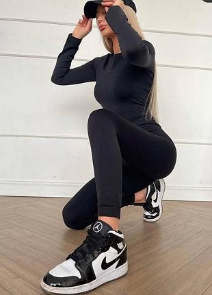 Безшовний комплект лосини і кроп топ з довгим рукавом чорний з мікрофібри