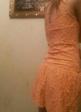 Отличное кружевное платье персикового цвета. pull and bear4 фото
