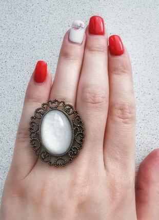 Женское винтажное кольцо с большим перламутровым камнем