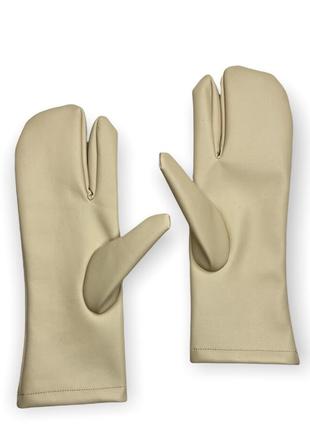 Перчатки tabi с вышивкой из утеплённой экокожи