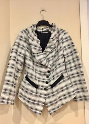 Жакет оригинального кроя