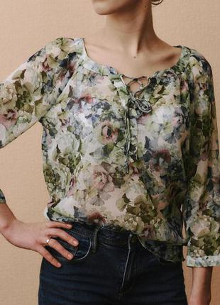 Легка літня блузка