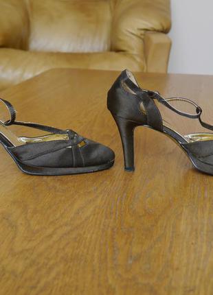 Туфлі атласні коричневі нарядні р.37 pierre cardin стелька-25 см. каблук-8,5 см.2 фото
