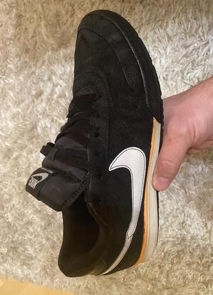 Field store trainer nike