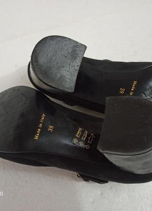 Класнючі замшиві, італійські туфлі 39 р.7 фото