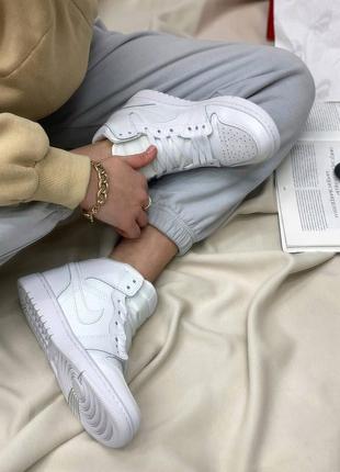 Кроссовки белые женские nike air jordan retro high, кроссовки nike белые джорданы деми6 фото