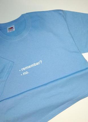 Блакитна футболка з написом remember no1 фото