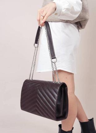 Коричневая трендовая стеганая сумочка жіноча стильна коричнева сумка