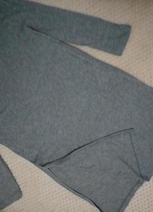 Удлиненная футболка с вырезами по боках