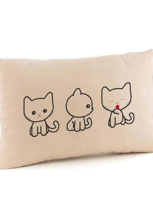 Подушки с надписью для  влюбленных  три котика   флок