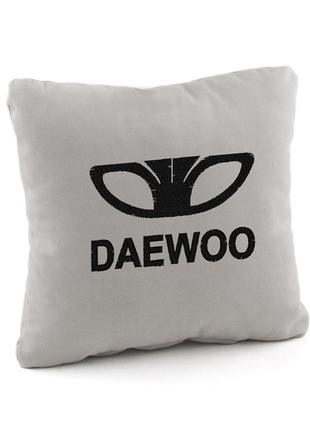 Декоративна подушка у авто з флока з логотипом daewoo1 фото