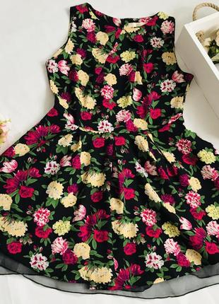 Нарядное платье в цветочный принт1 фото