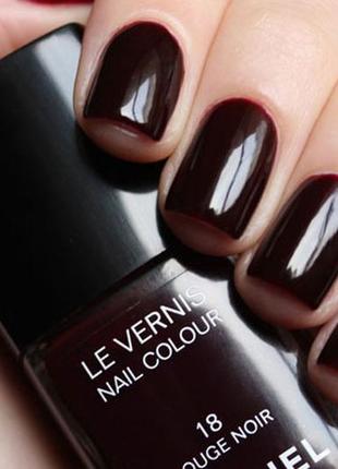Лак-легенда le vernis, №18 rouge noir, лак для нігтів chanel