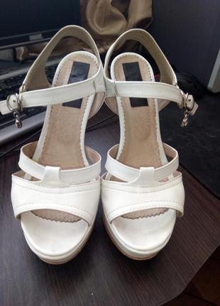 Босоніжки натур шкіра 36 розмір