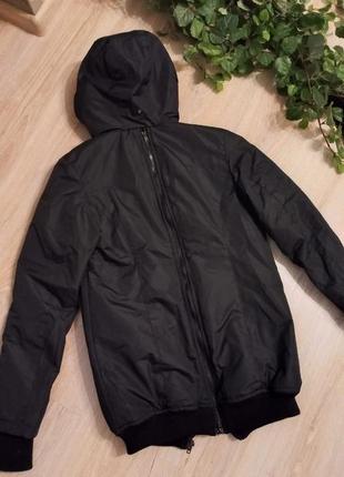 Чорна тепла куртка для вагітних3 фото