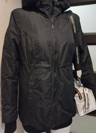 Чорна тепла куртка для вагітних9 фото