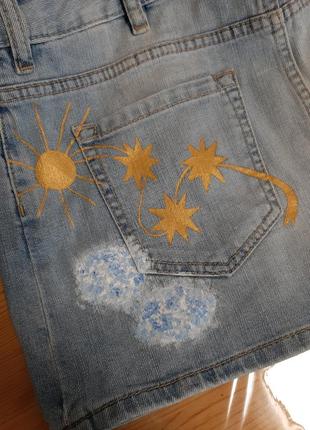 Джинсовая мини юбка с росписью4 фото