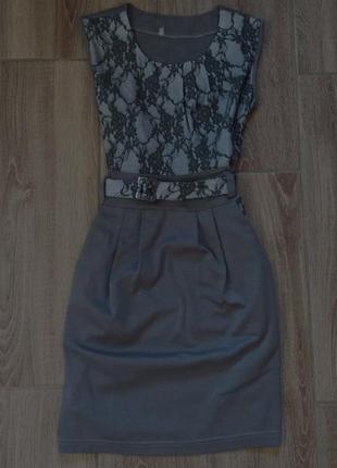 Платье элегантное серое с поясом1 фото