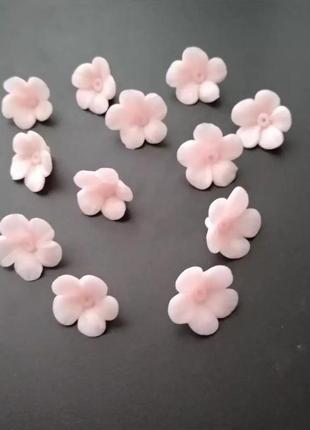 Рожеві квіти для прикрас з полімерної глини1 фото