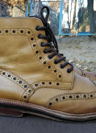 Мужские коричневые бежевые ботинки броги grenson fred8 фото