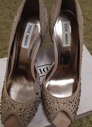 Жіночі туфлі