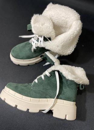 Зимові замшеві черевики на хутрі і масивній підошві