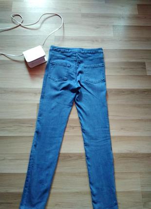 Джинсы с высокой посадкой с переживаю без карманов