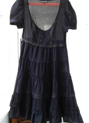 Черное батистовое платье с завышенной талией с декольте и многоярусной юбкой warehouse2 фото