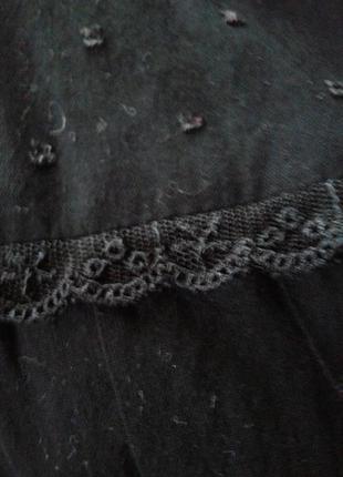 Черное батистовое платье с завышенной талией с декольте и многоярусной юбкой warehouse7 фото