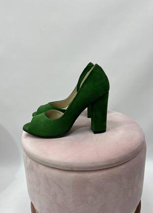 Эксклюзивные туфли из натуральной итальянской замши зелёные2 фото