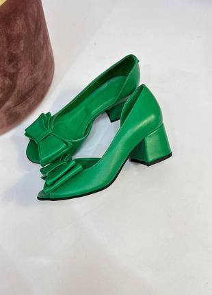 Ексклюзивні туфлі з натуральної італійської шкіри зелені з бантиком