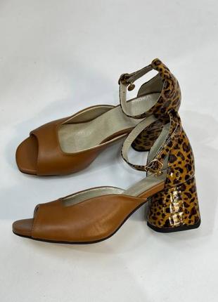 Ексклюзивні босоніжки жіночі натуральна італійська шкіра кемел леопард