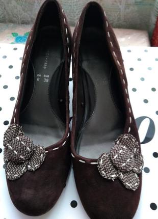 Туфлі замшеві.