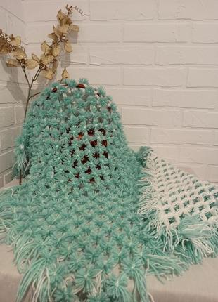 Плед з помпонами