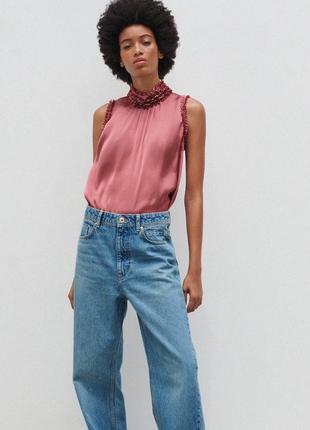 Атласний топ з флаєрами