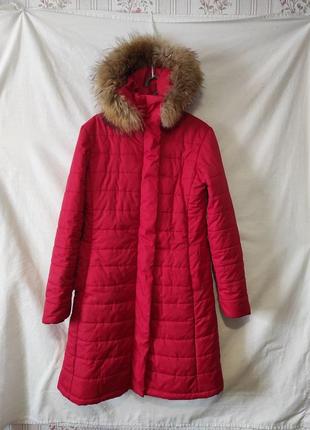 Ідеальна червона тепла куртка з капюшоном опушка-єнот
