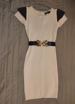 Сукня кремового кольору з коричневими вставками