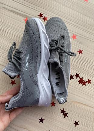 Кросівки. останній розмір